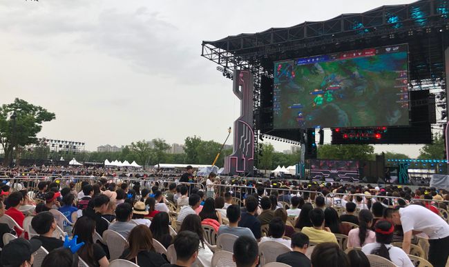 队在小组中