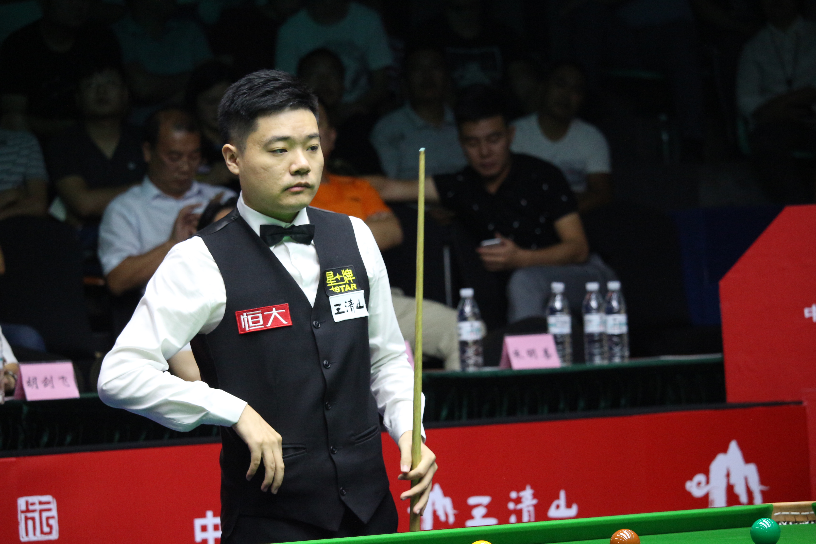 行了逼真的 行了逼真的