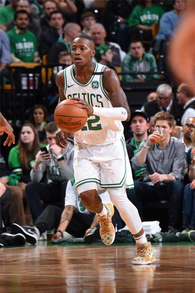 的足球青少 的足球青少