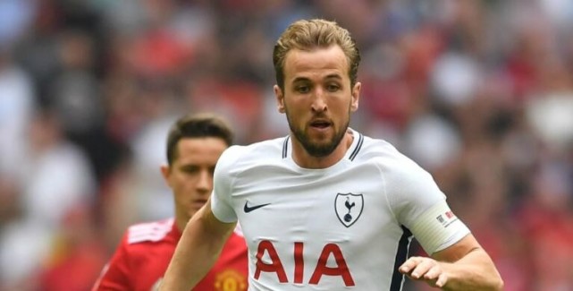 高清图：苏神大吼拥梅西跳蚤眯眼竖大拇指卖萌.