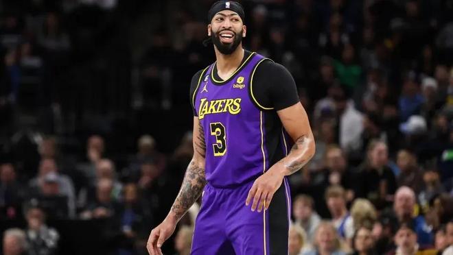 国乒出发瑞典参加大满贯，邱贻可现身，男队压力