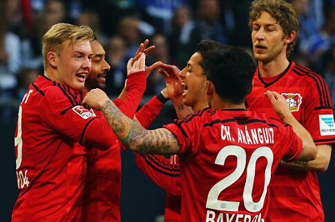 组图：伊卡尔迪与女友出门游玩 紧紧相拥秀恩爱.